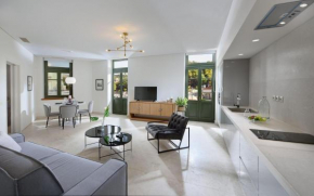 Charming Athens Villa | 1 Bedroom | Villa Kyoraku | Panoramic Acropolis View | Platia Agion Asomaton